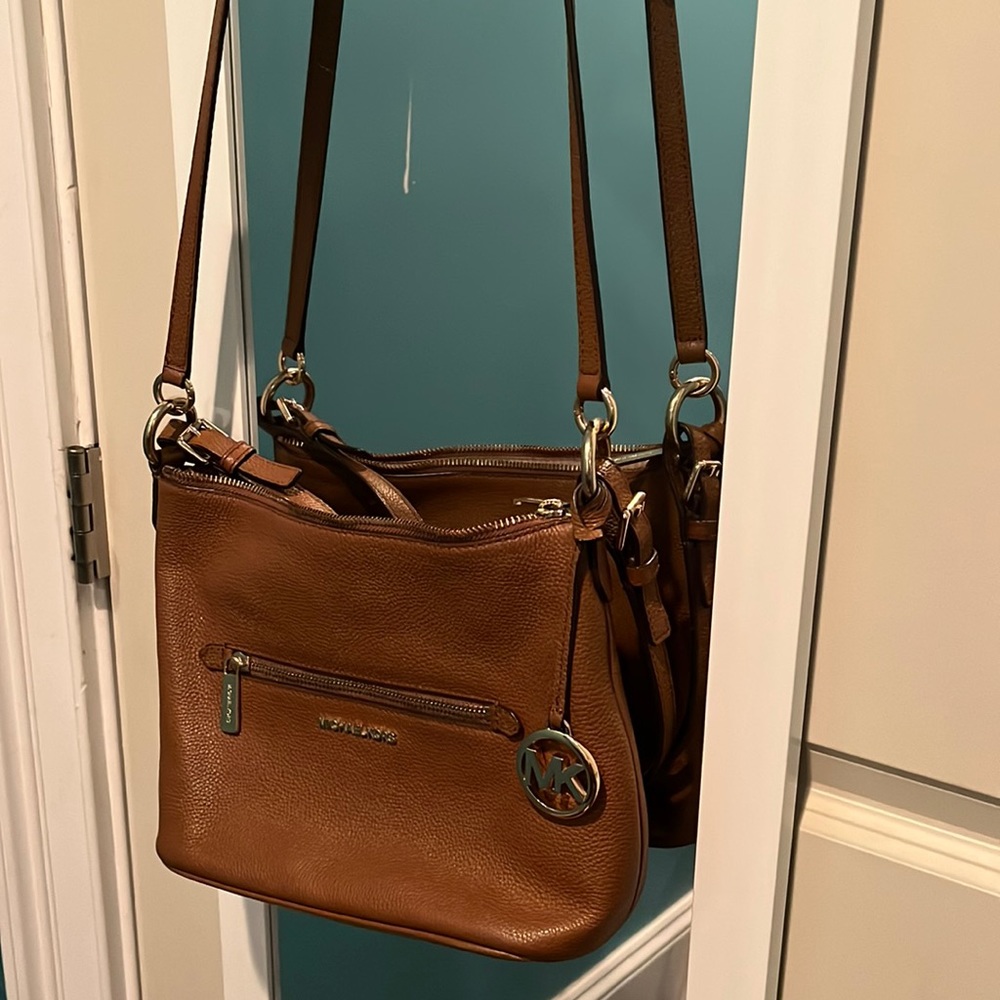 Michael Kors tan leather Corssbody Purse